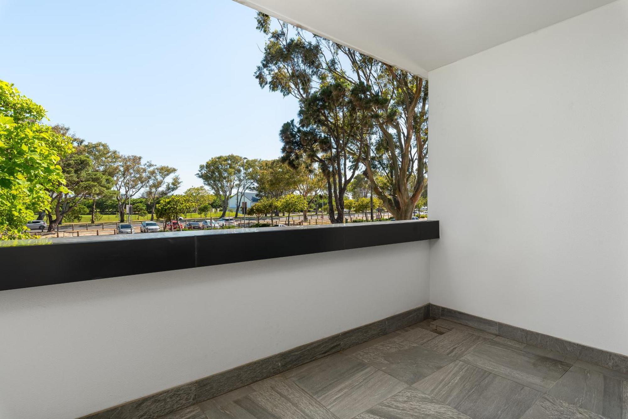 169 On Main Luxury Apartment *